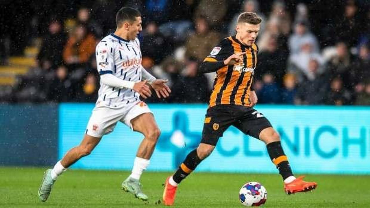 Rakibi 10 kişi kaldı! Hull City 1 puana razı oldu