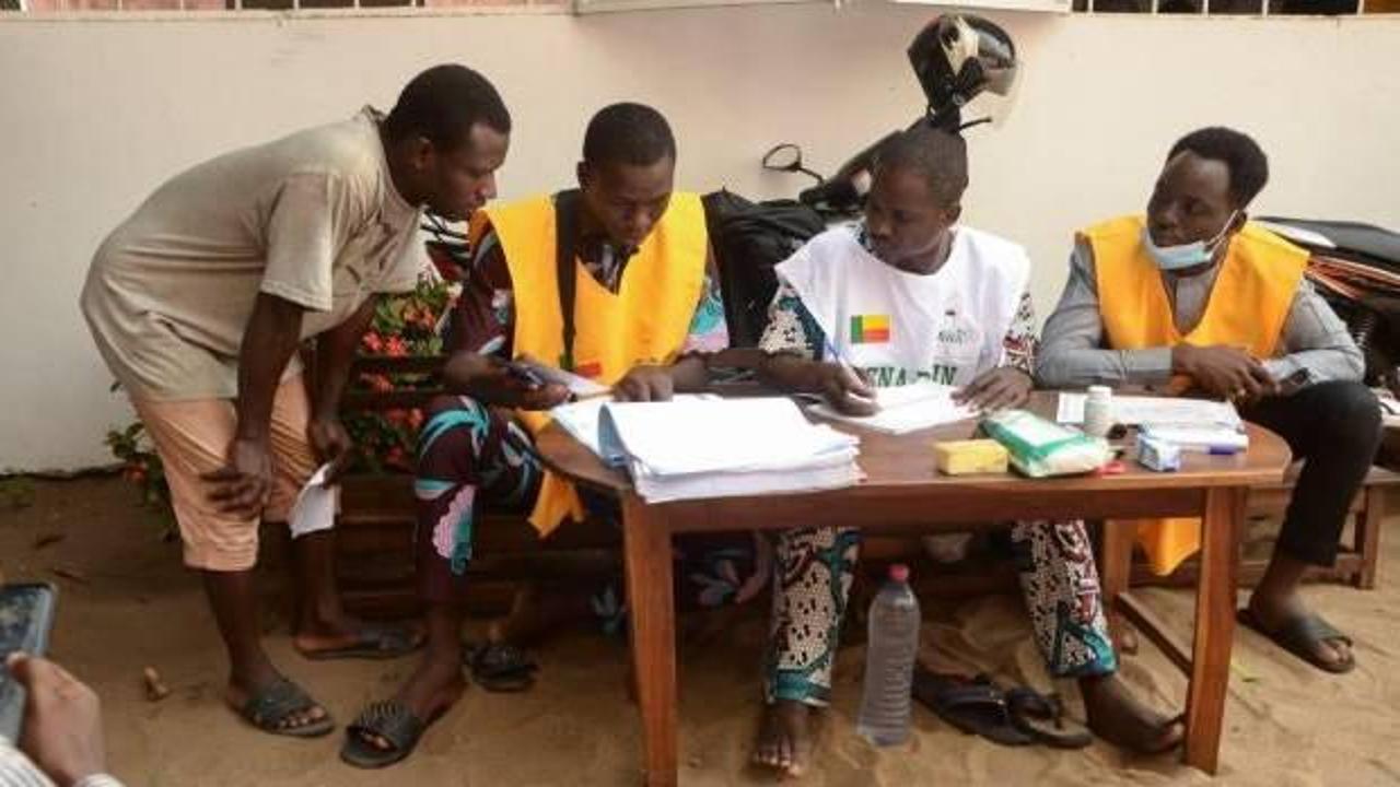 Benin'de genel seçimler için halk sandık başında