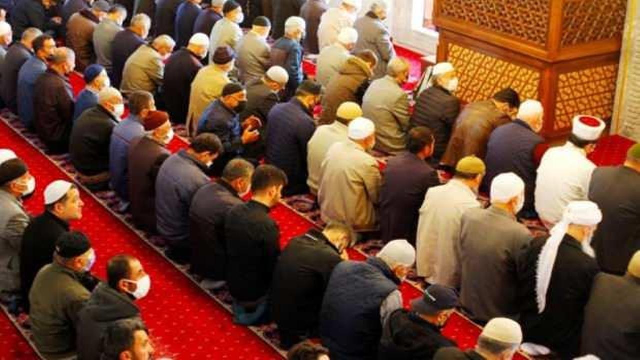 81 ilde t&uuml;m camilerde cuma namazında yağış i&ccedil;in dua edildi