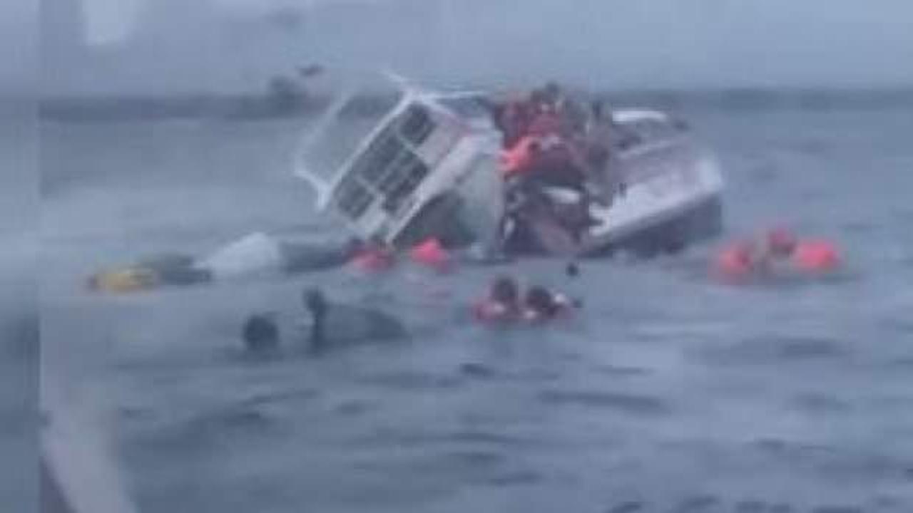Endonezya’da tekne battı: Turistler zor kurtuldu 