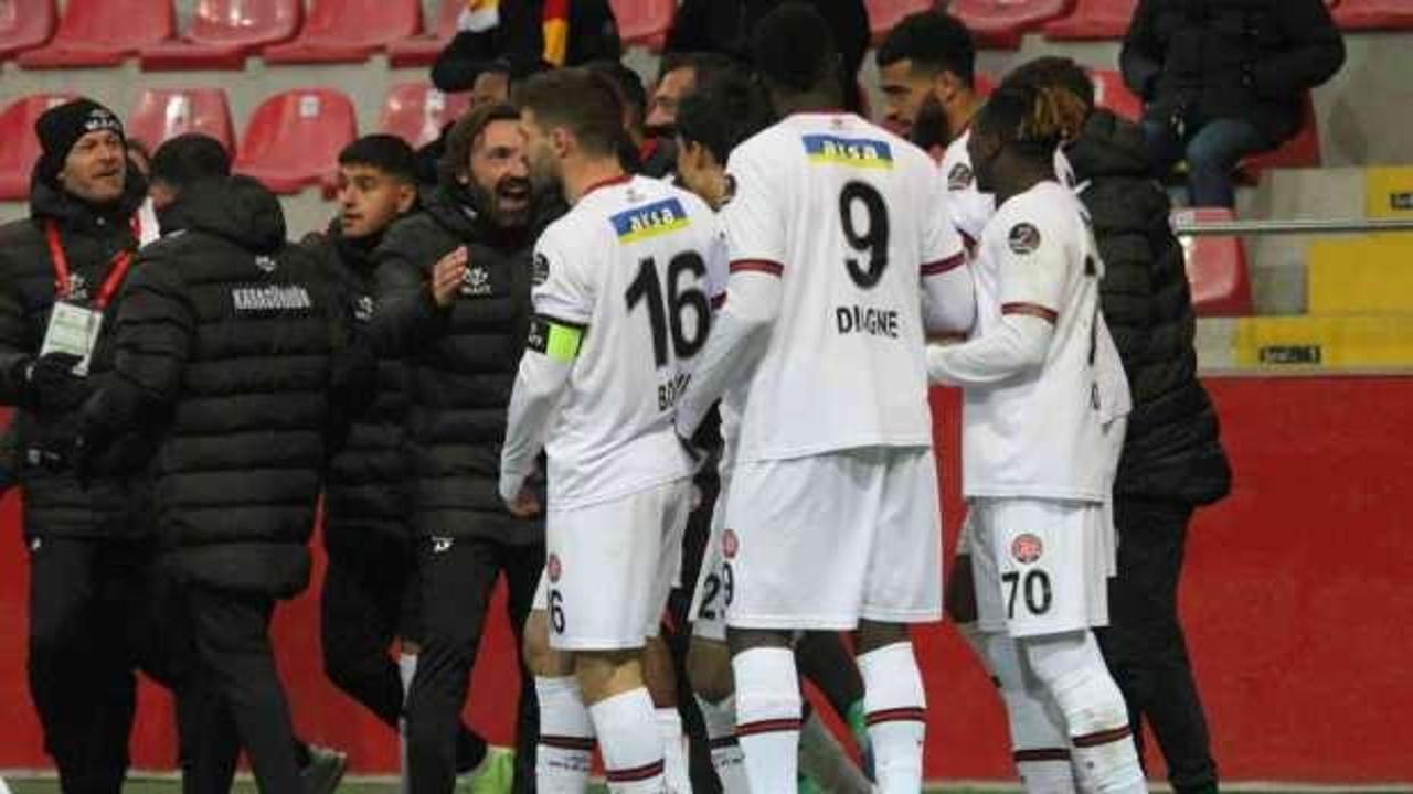 Fatih Karag&uuml;mr&uuml;k savunmada başka h&uuml;cumda başka!