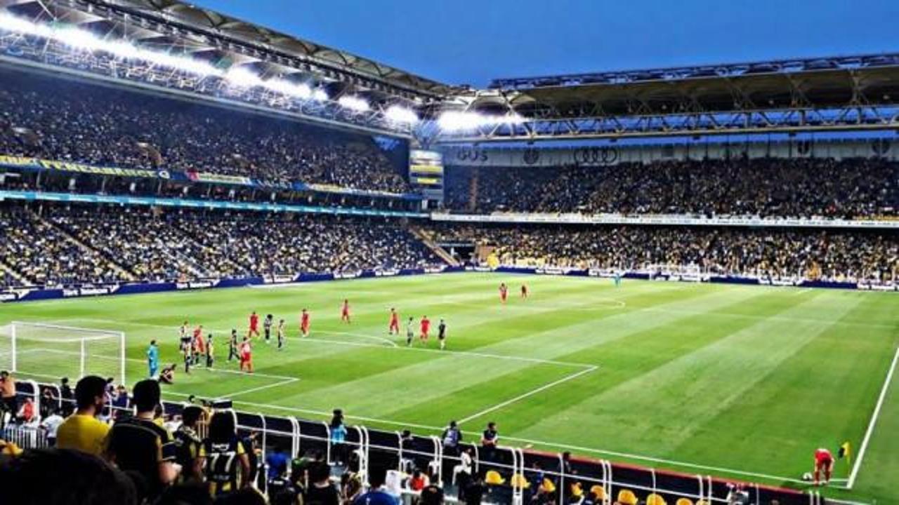 Fenerbah&ccedil;e a&ccedil;ıkladı! Derbide Galatasaraylı taraftarlar olmayacak