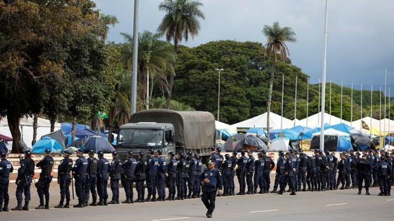 Brezilya'da askerler tetikte bekliyor: Bin 500 kişi gözaltında