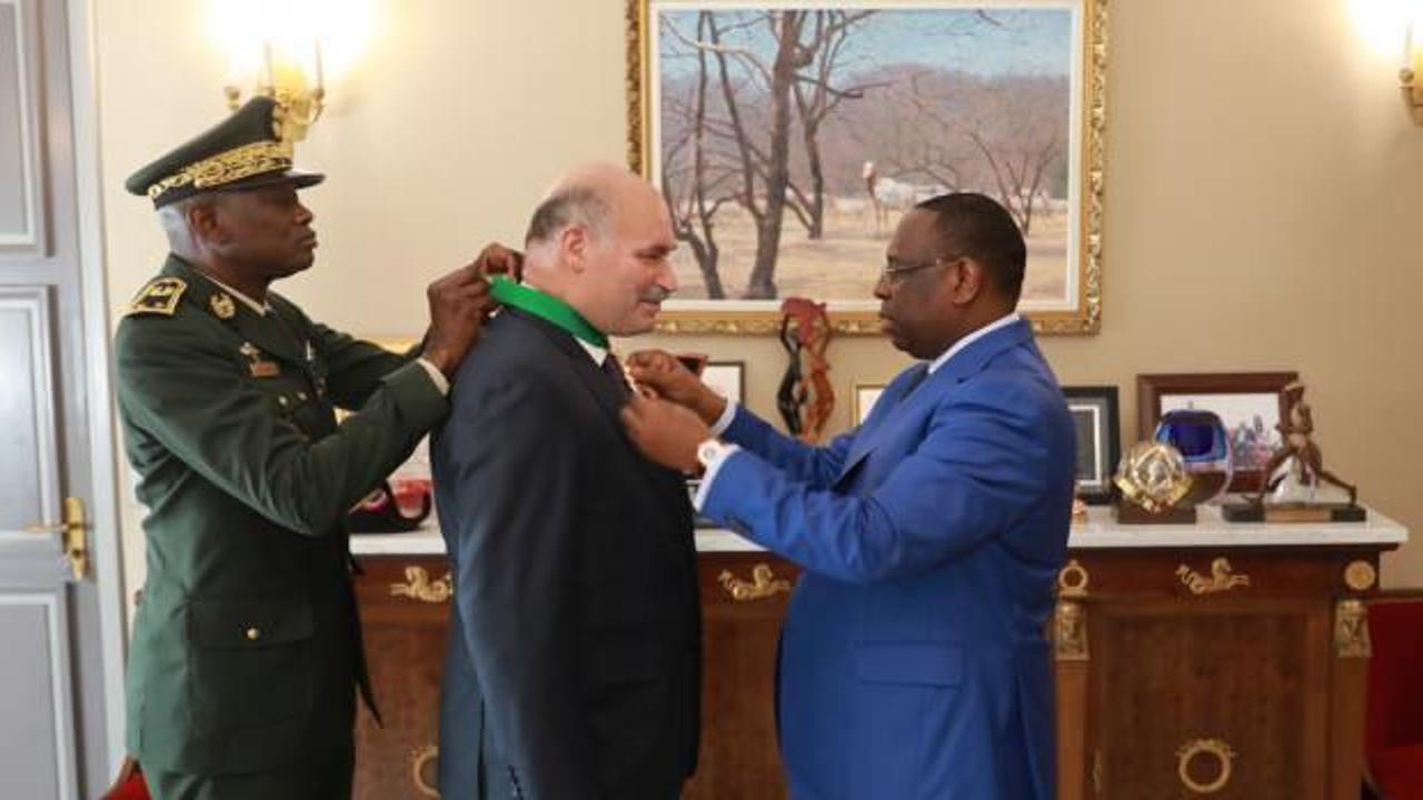 Ahmet Kavas'a Senegal'de devlet nişanı taltif edildi