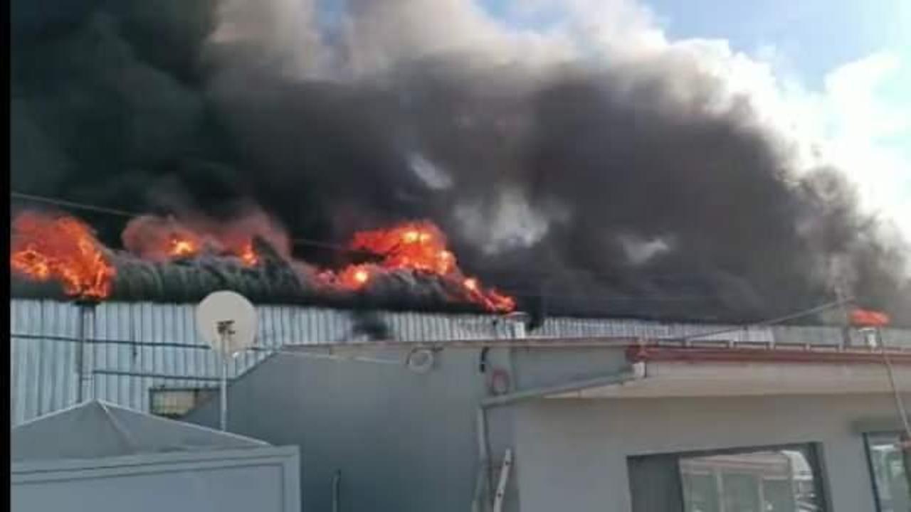 Ankara'da halı mağazası çatısında yangın