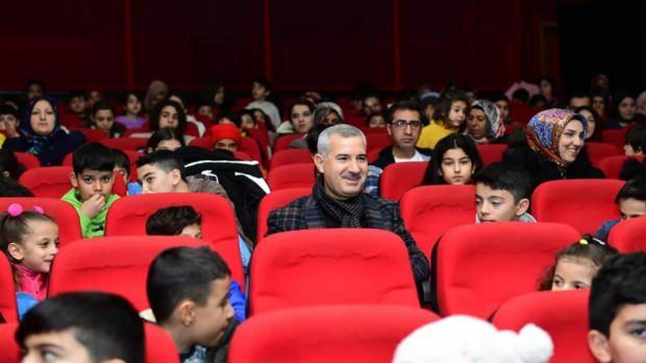Başkan &Ccedil;ınar, &ccedil;ocuklarla birlikte sinema filmi izledi
