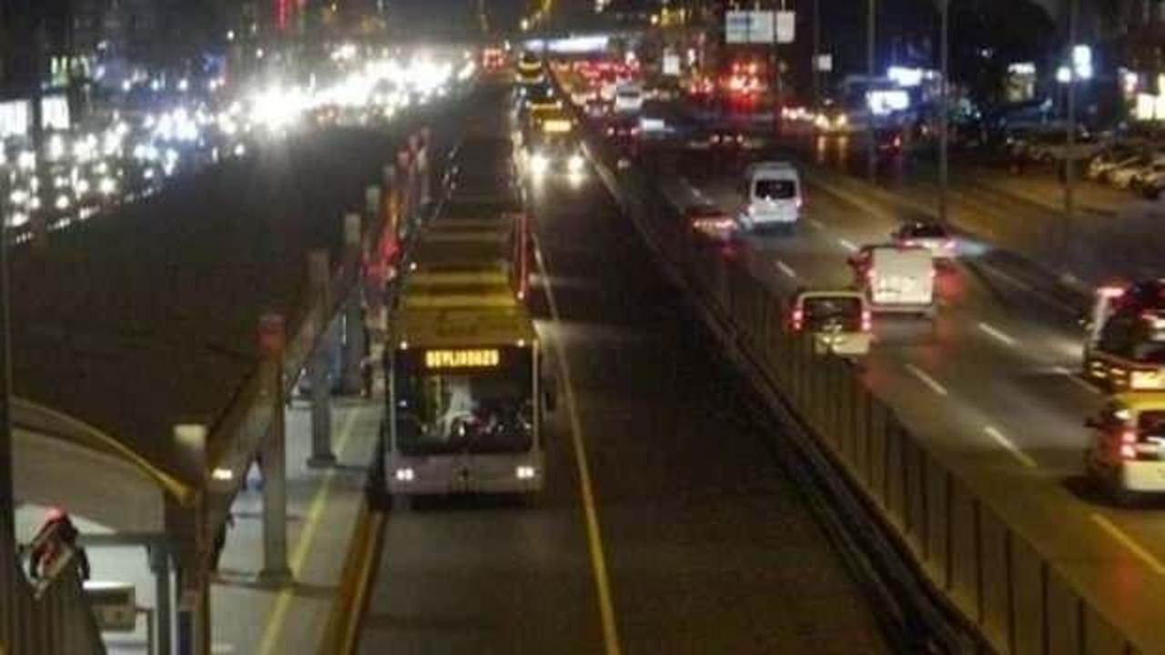 İstanbul'da değişmeyen manzara! Avcılar'da metrobüs arızalandı