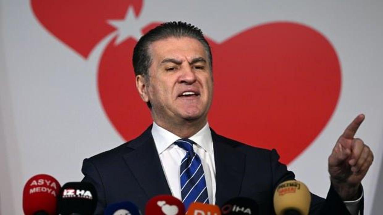 Mustafa Sarıg&uuml;l İsve&ccedil; Başbakanı'na İncil g&ouml;nderdi! 