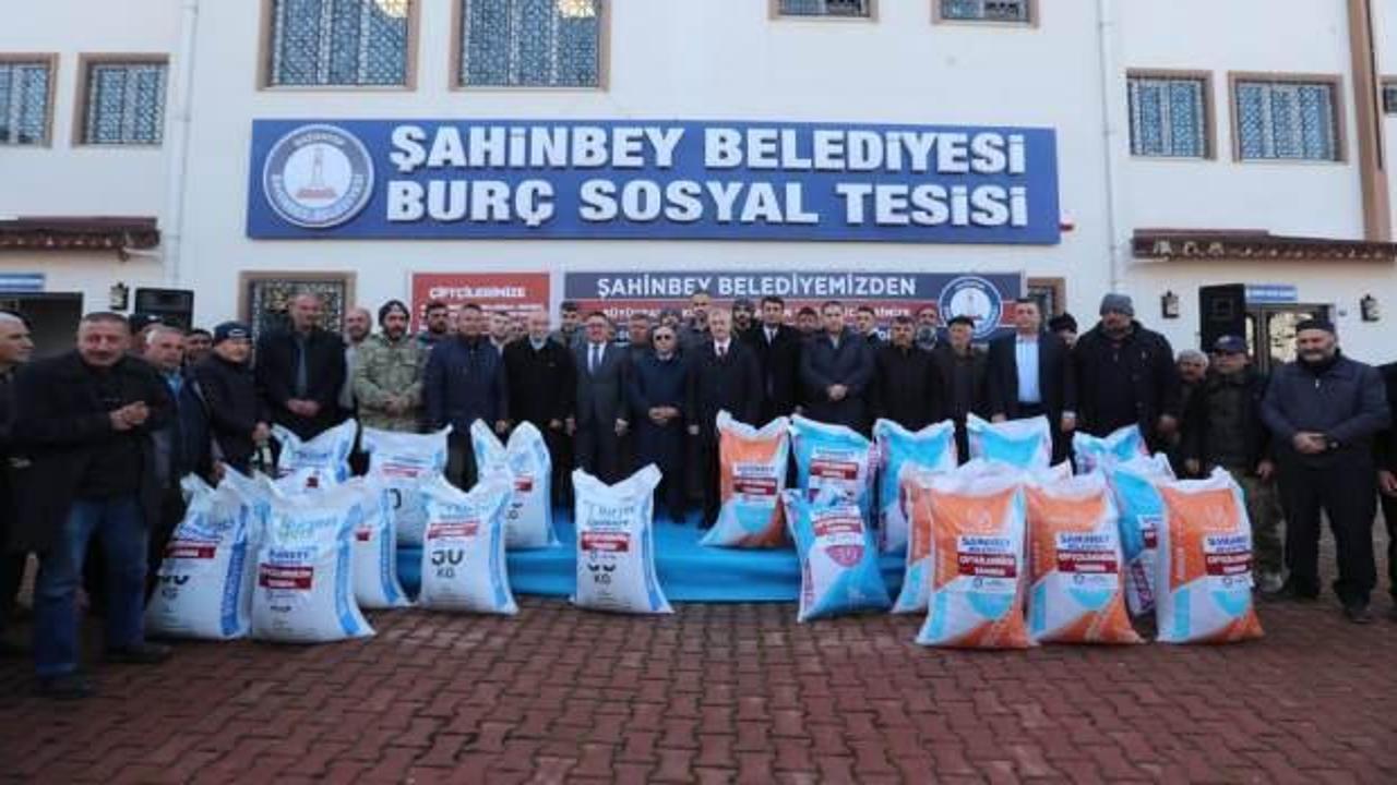 Şahinbey Belediyesi yem dağıtımını s&uuml;rd&uuml;r&uuml;yor
