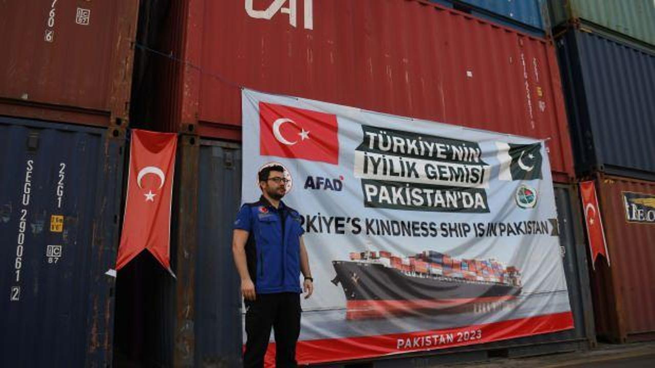 Türkiye'nin Pakistan'a gönderdiği ilk iyilik gemisi Karaçi'ye ulaştı
