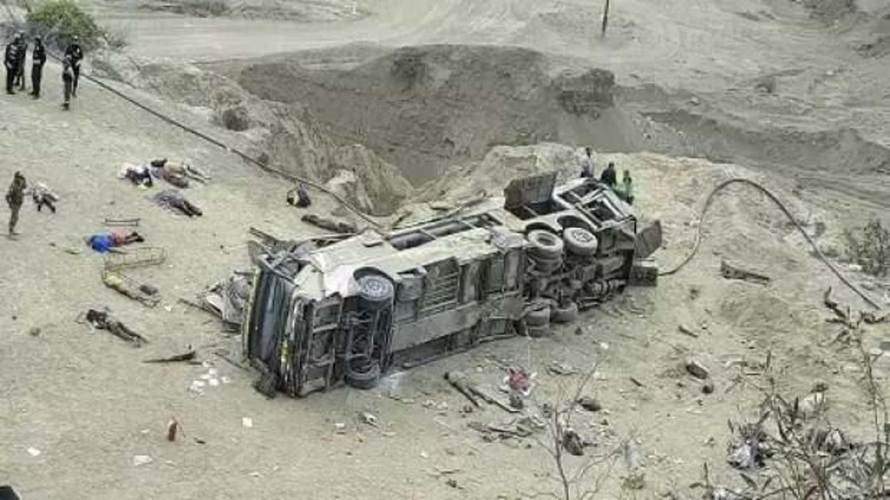 Ülkeyi yasa boğan kaza! Yolcu otobüsü uçurumdan yuvarlandı: 25 ölü