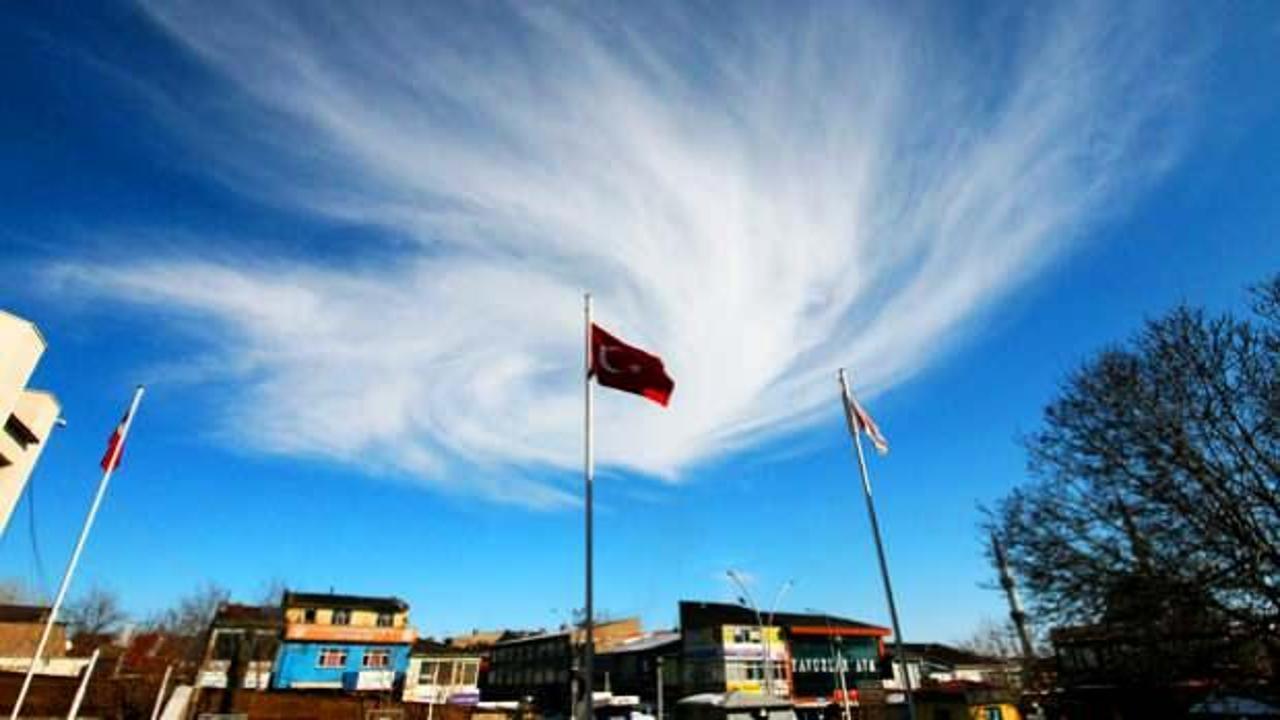 Van'da gökyüzünde oluşan görüntü adeta şaşkına çevirdi!