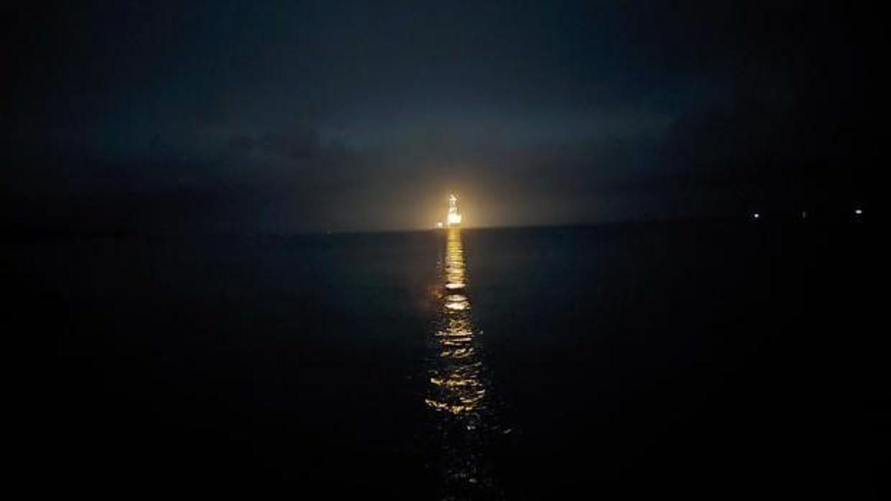 Abd&uuml;lhamid Han geceyi aydınlatıyor