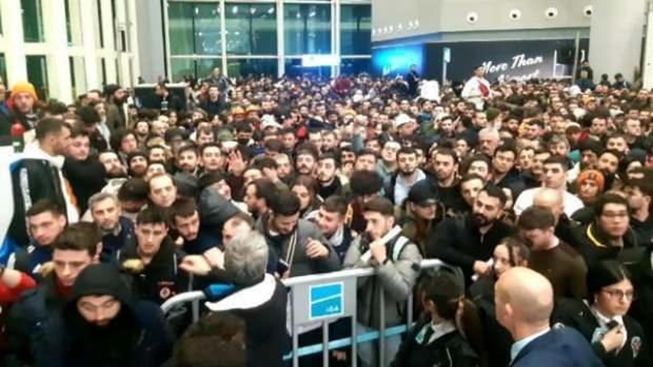 Deprem faciasının ardından binlerce gönüllü, İstanbul Havalimanı'na akın etti!