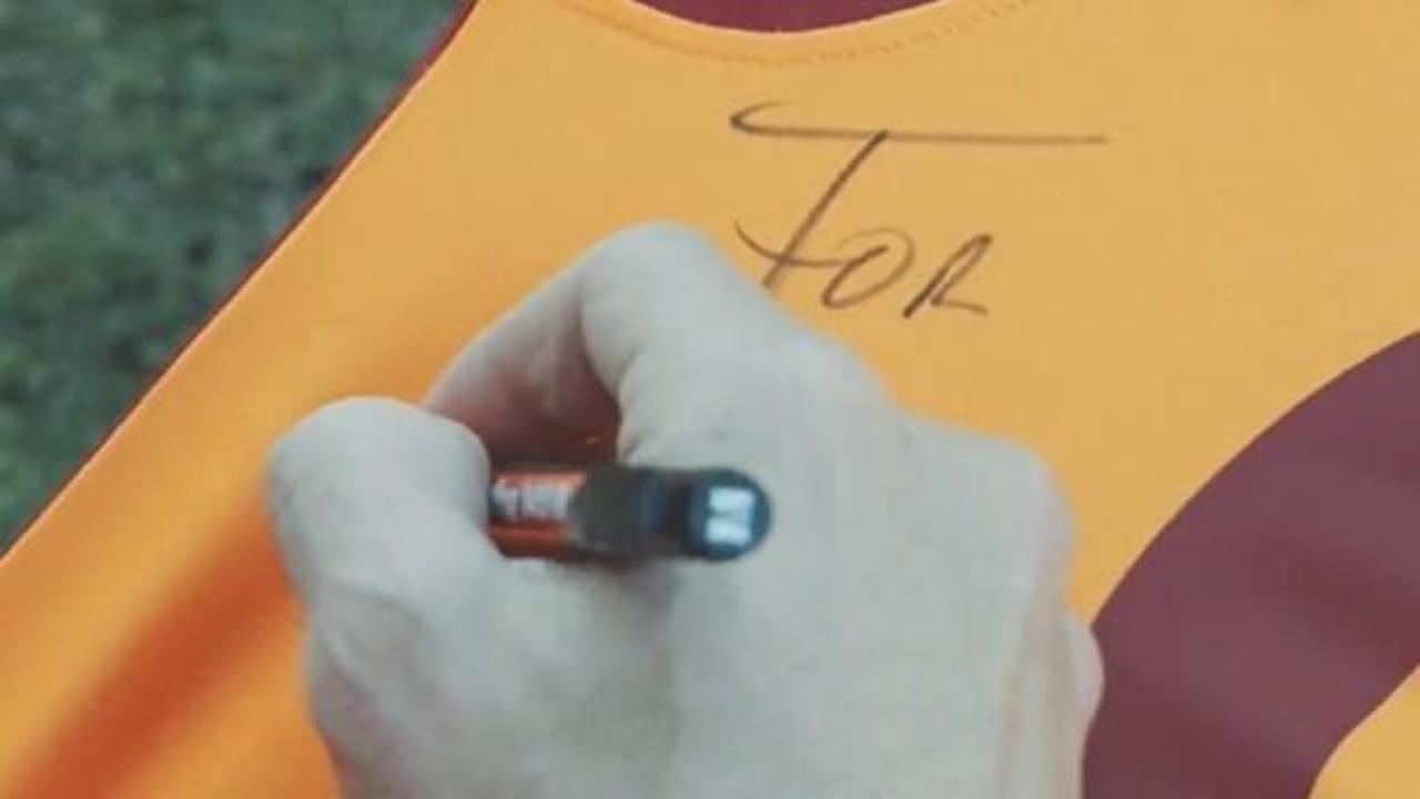 Icardi'den Kadir'e imzalı forma