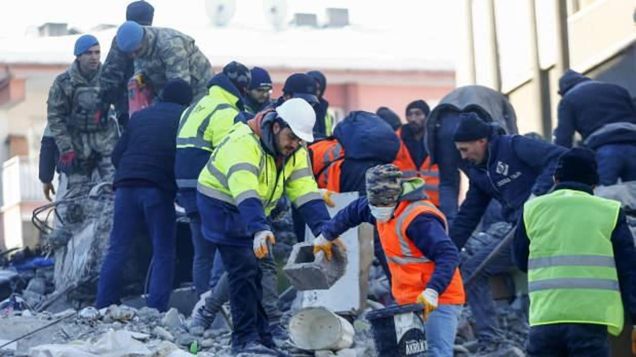 İtalya'nın en &ccedil;ok okunan gazetesi: Depremler asrın felaketi