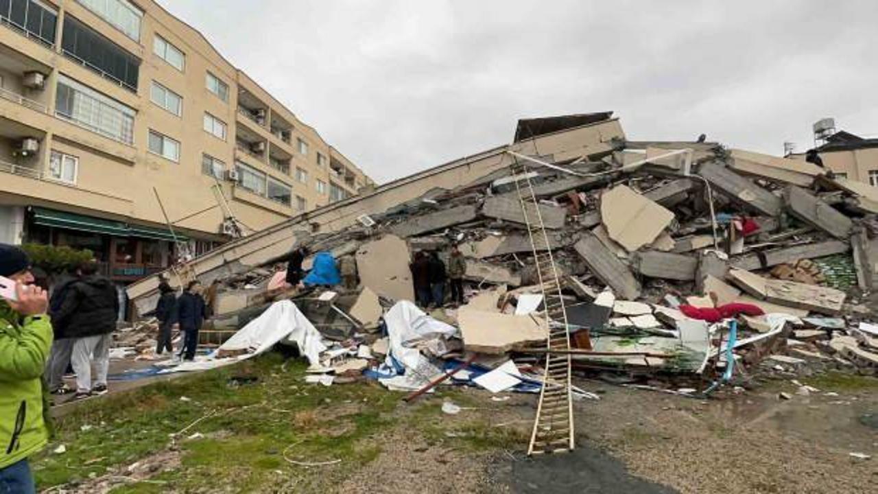 Şiddetli deprem sonrası Ömer Çelik ve Erbaş'tan açıklama
