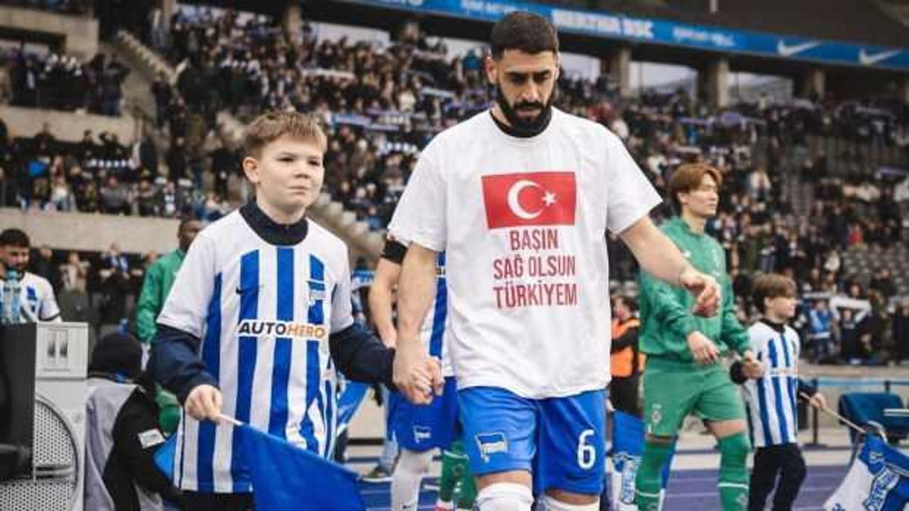 Tolga Ciğerci ısınmaya "Başın sağ olsun Türkiyem" yazılı tişörtle çıktı
