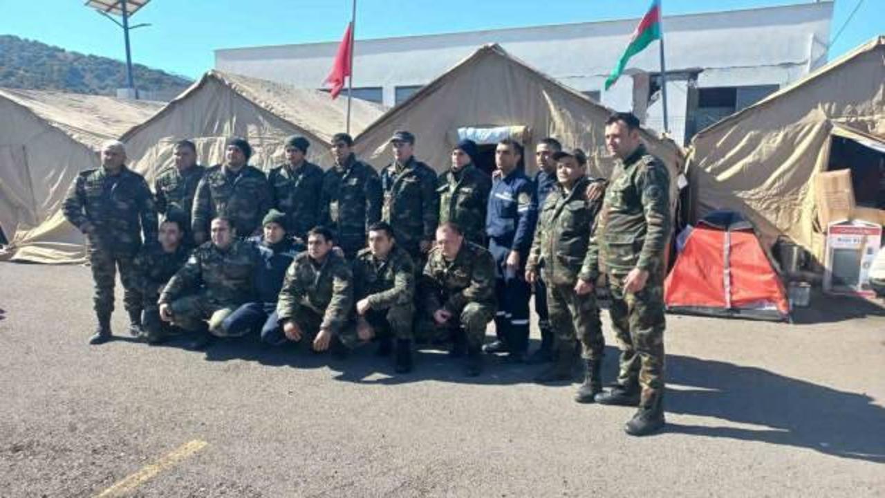 Azerbaycan Türkiye'ye 110 kişilik ek arama kurtarma ekibi gönderdi