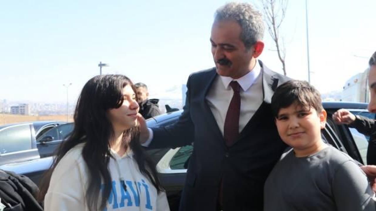Bakan &Ouml;zer: 45 bin 458 &ouml;ğrenci, diğer illere nakillerini aldırdı