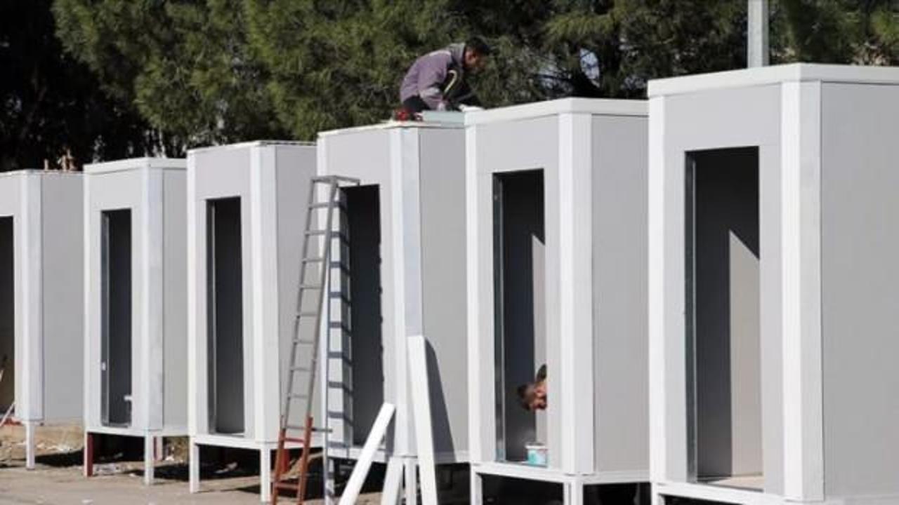 Deprem b&ouml;lgesi i&ccedil;in seyyar tuvalet ve banyo imalatı s&uuml;r&uuml;yor