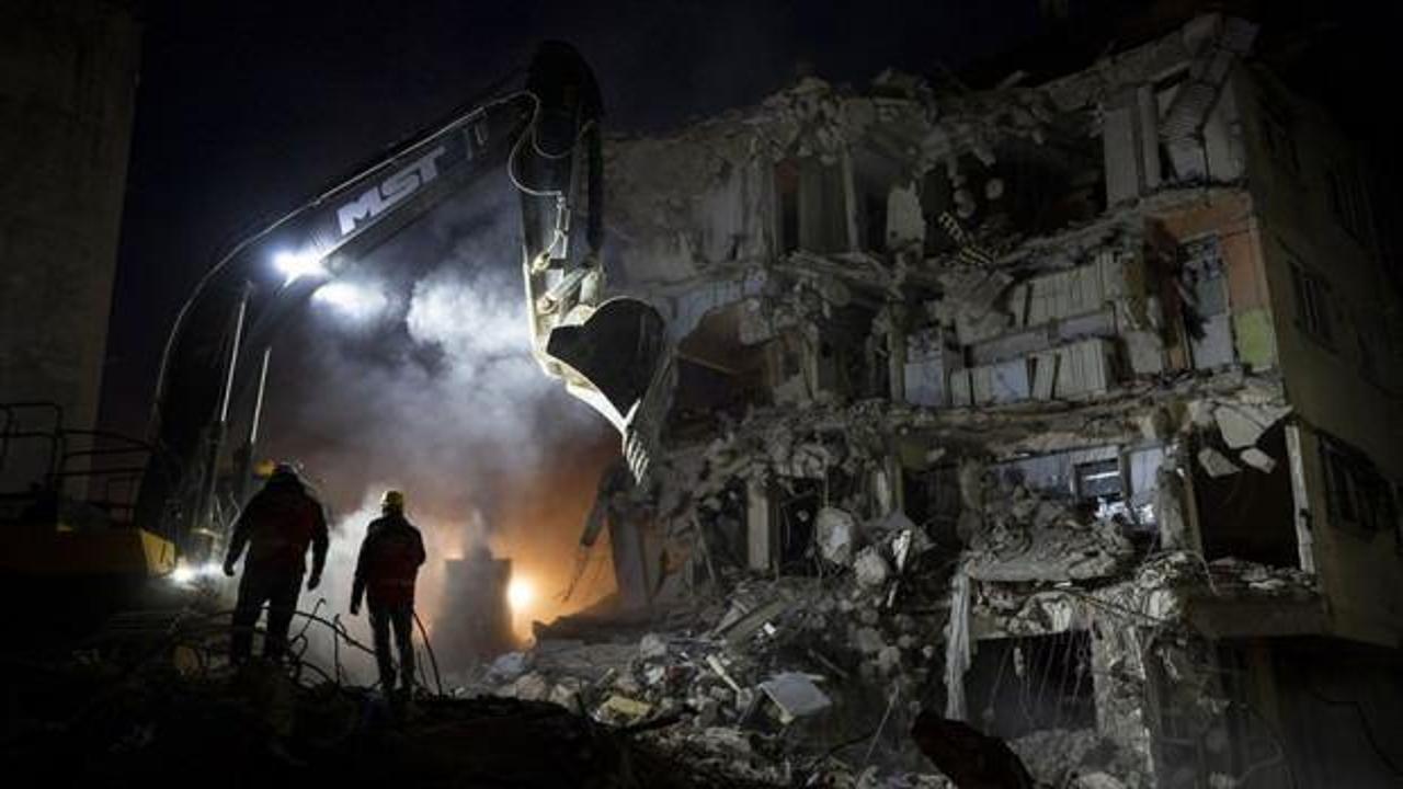 Depremlerde yıkılan binalarla ilgili 120 kişi tutuklandı!