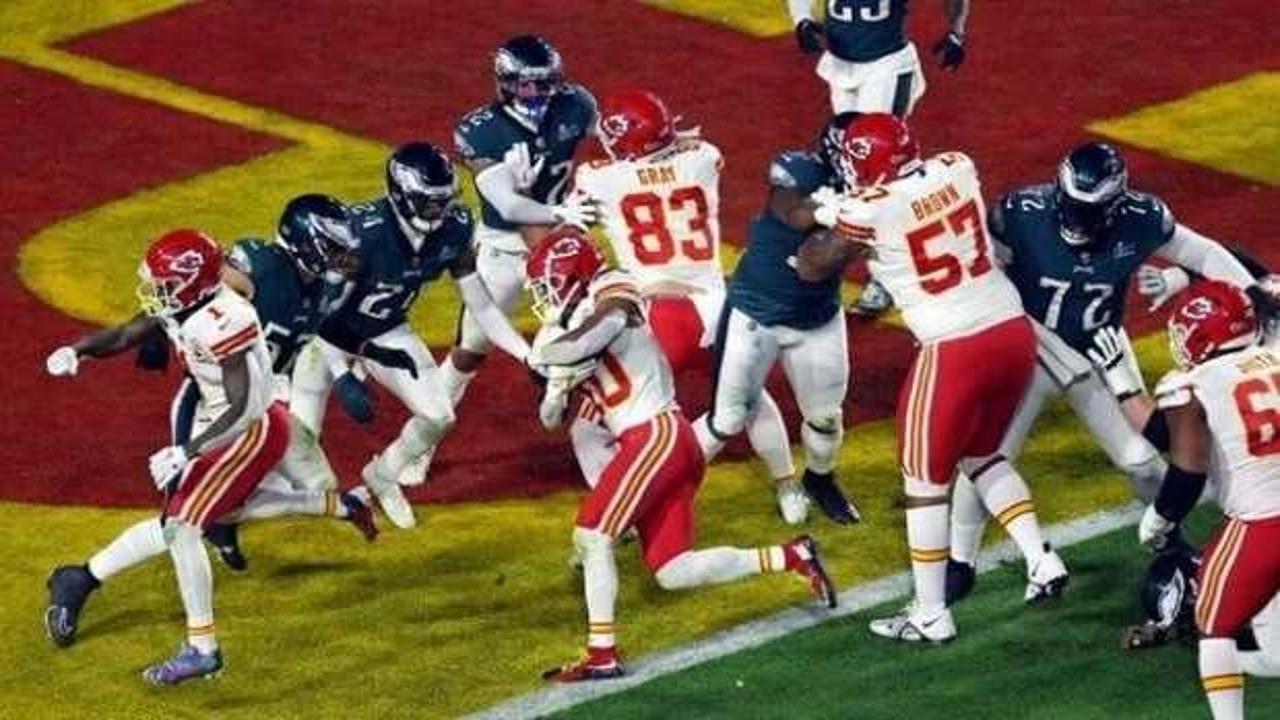 Super Bowl'da depremzedeler unutulmadı!