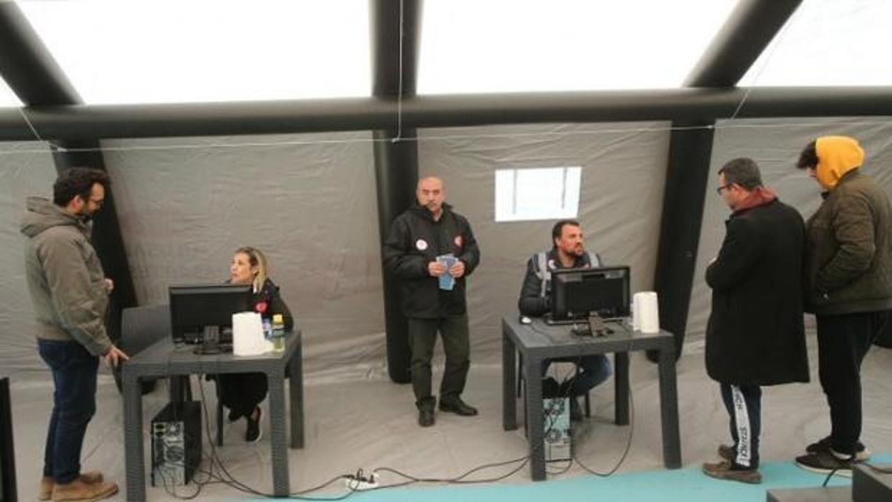 Depremzedeler evlerinin hakkında bilgilendiriliyor