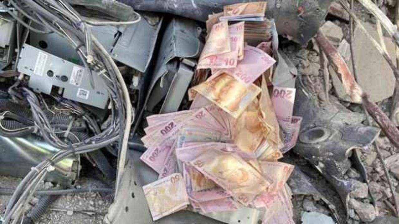 Deprem sonrası enkazda içi para dolu kasa bulundu