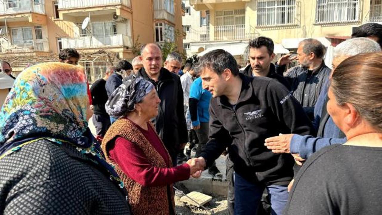 Sel&ccedil;uk Bayraktar ve S&uuml;meyye Erdoğan Bayraktar deprem b&ouml;lgesinde 