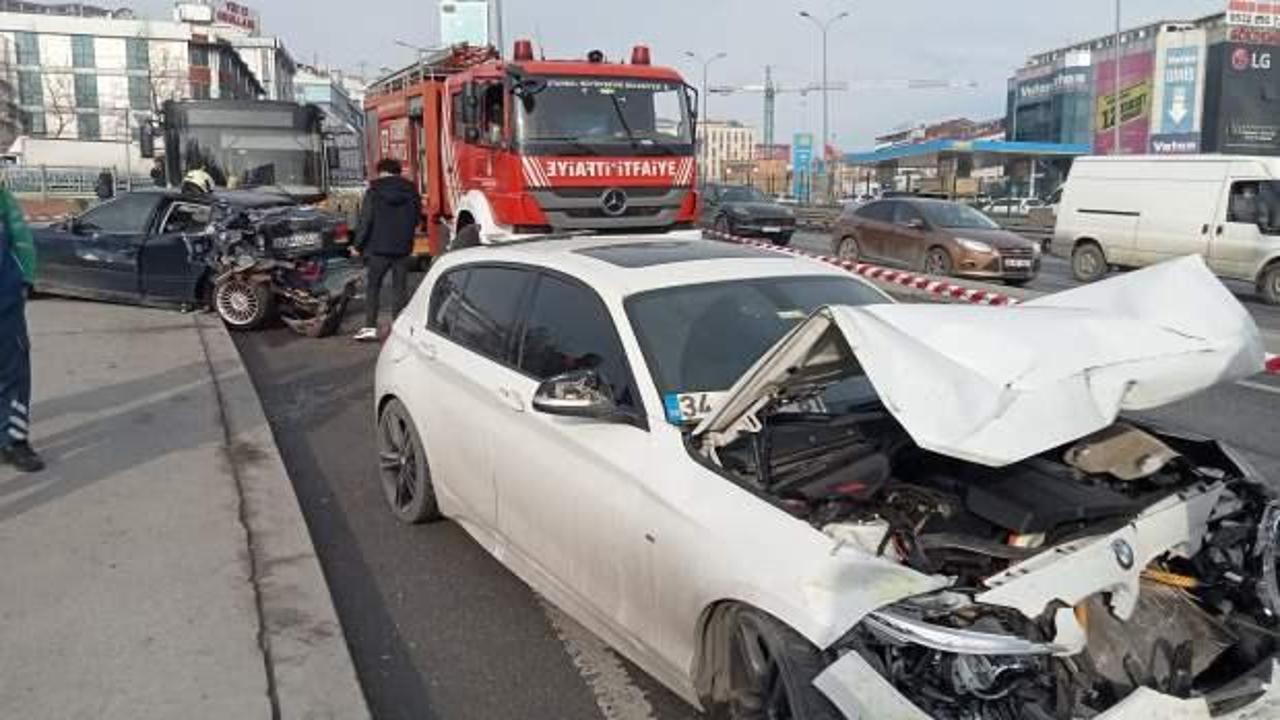 Son Dakika: Beylikd&uuml;z&uuml; D-100 karayolunda zincirleme kaza!