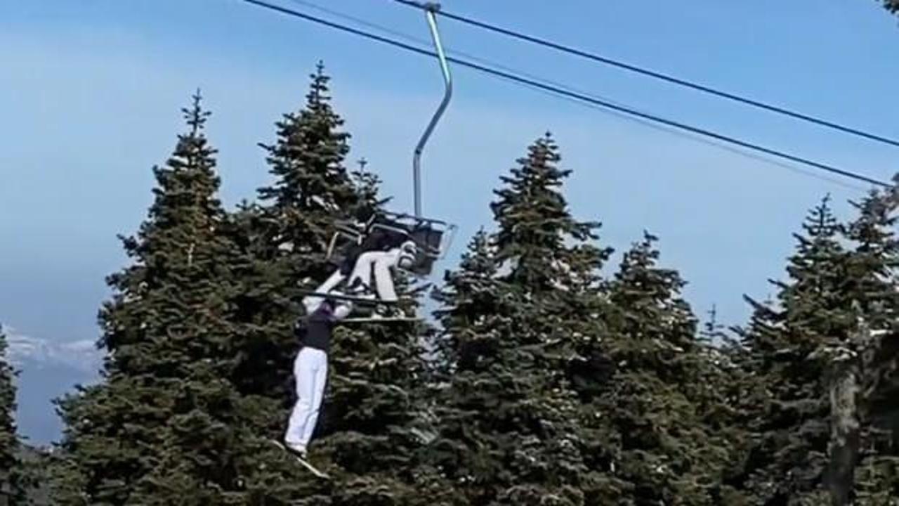 Uludağ’da bir kayakçı telesiyejde böyle asılı kaldı