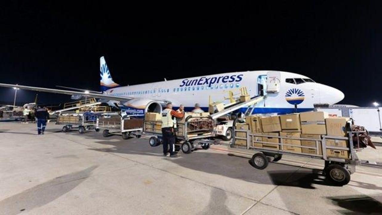 SunExpress, Almanya'dan 450 ton yardım malzemesi getirdi