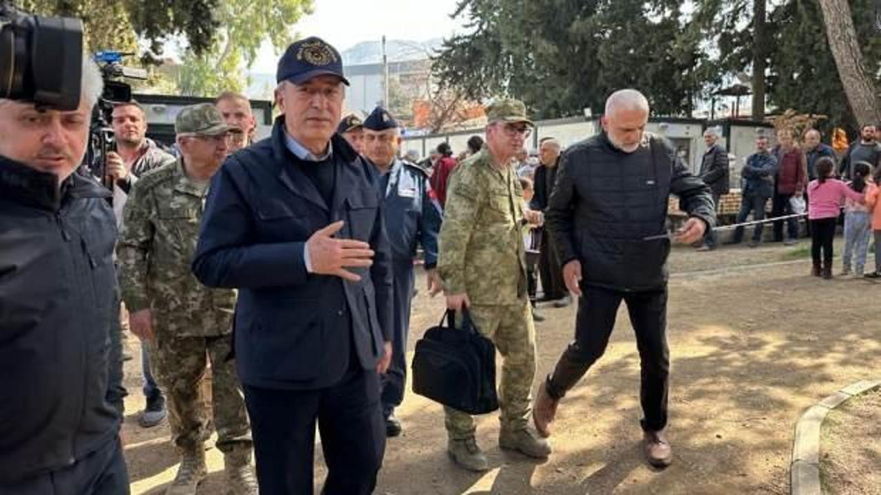 Bakan Akar: Mehmet&ccedil;ik 326 kişiyi enkazdan kurtardı