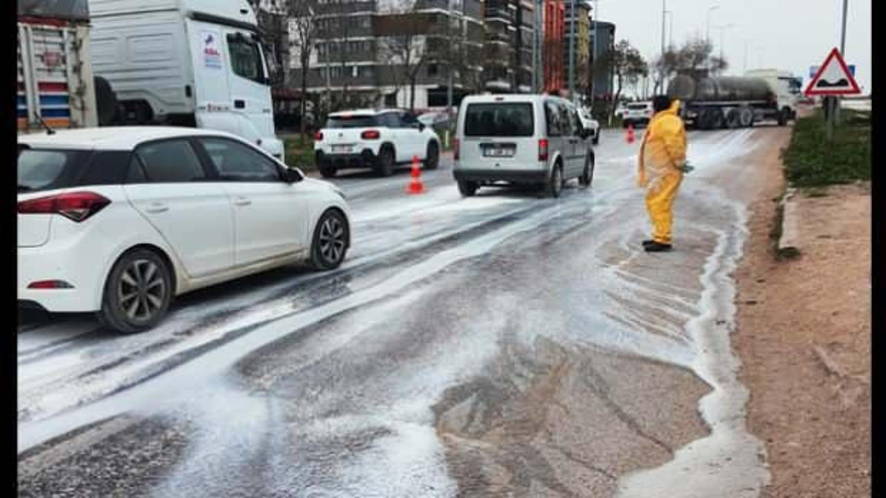 Balıkesir&rsquo;de korkutan olay: Yola asit d&ouml;k&uuml;ld&uuml;!  