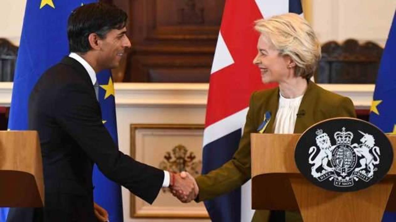 birleşik İrlanda ve İngiliz bayrağı