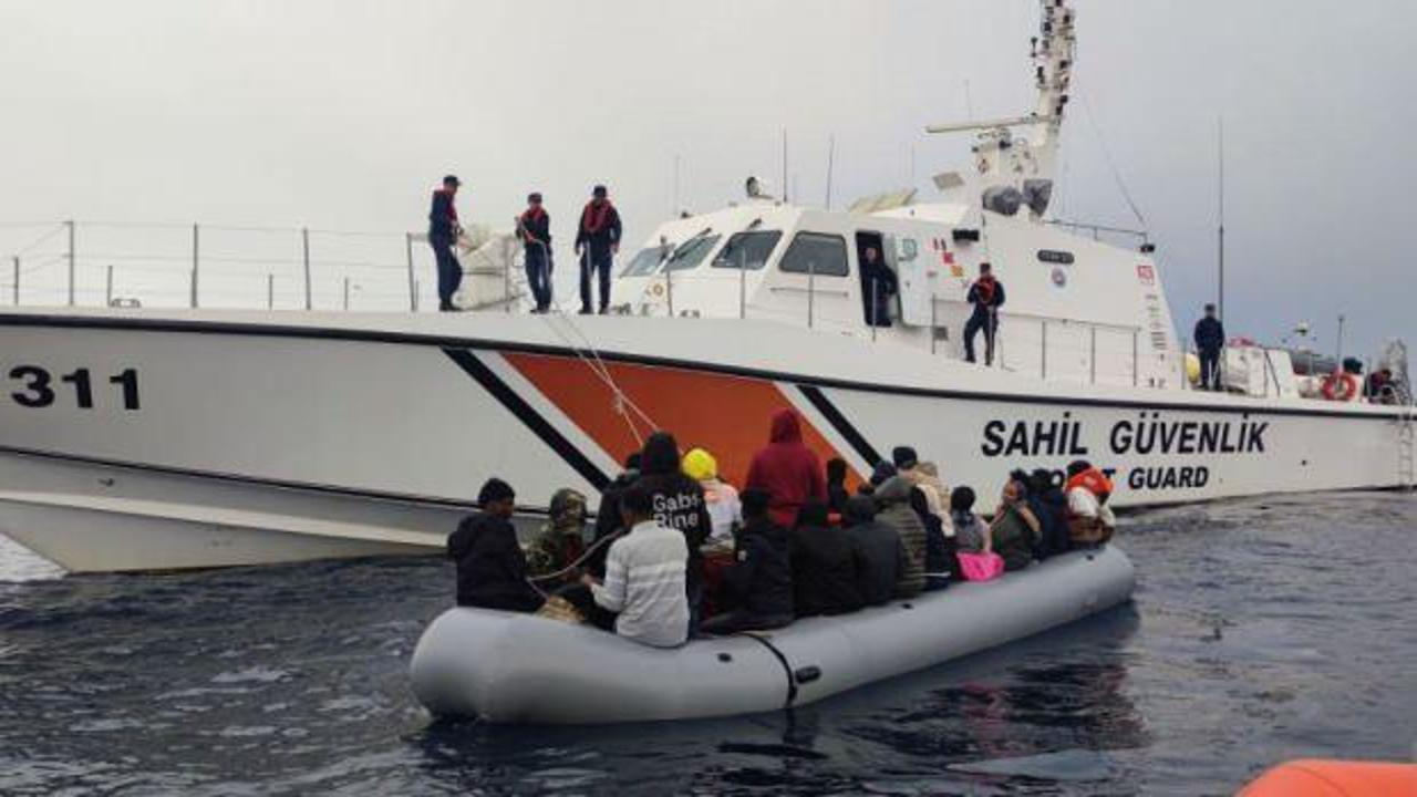 Yunanistan'ın ölüme terk ettiği 35 düzensiz göçmen kurtarıldı