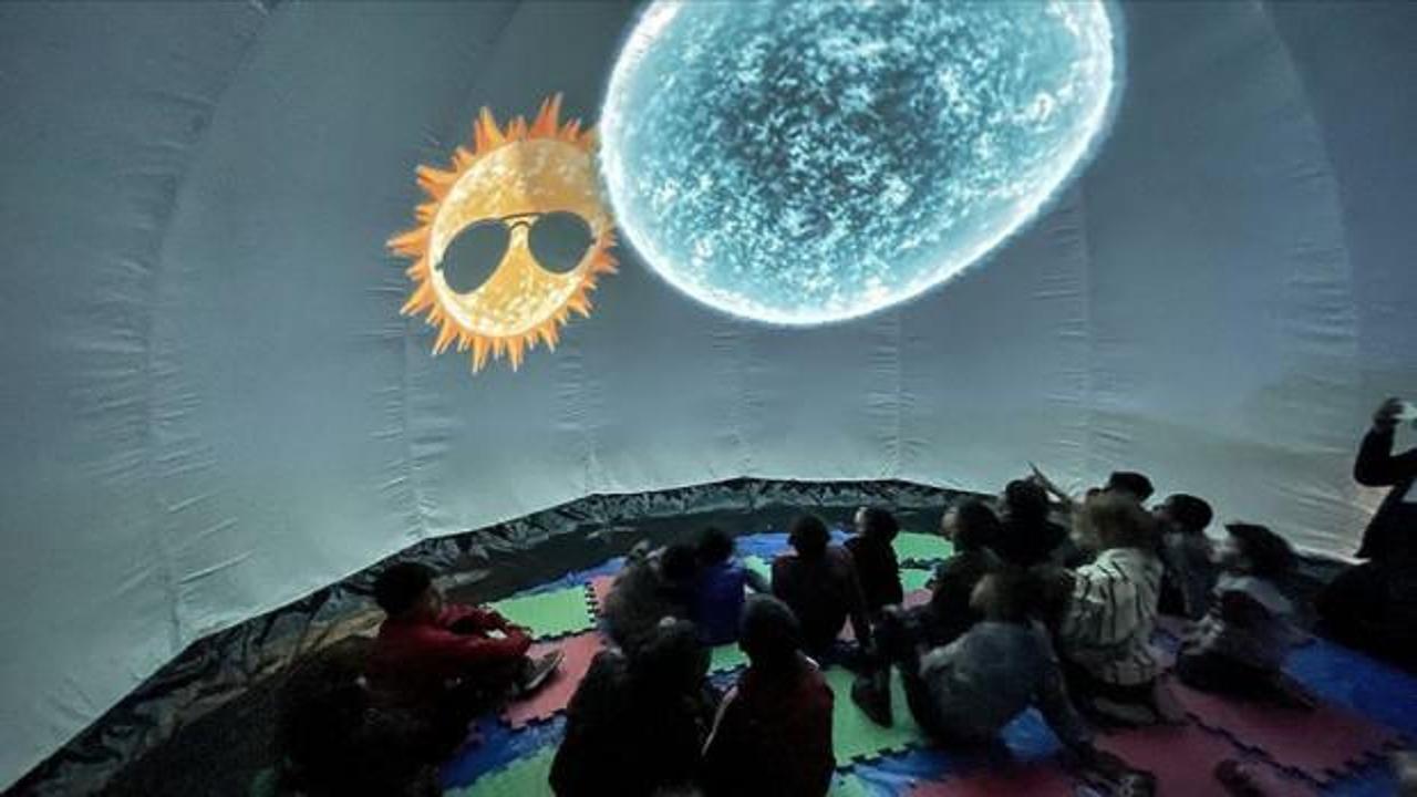 Depremzede çocuklara moral desteği: Teleskopla uzayı keşfediyorlar