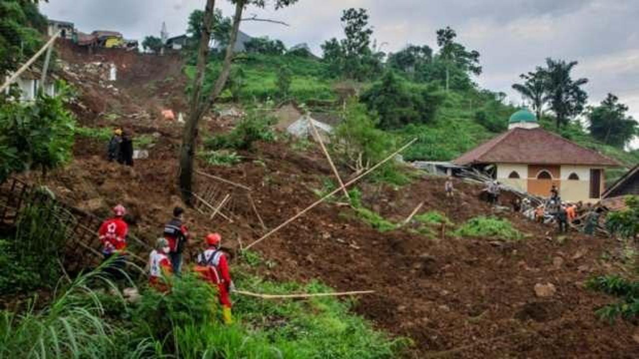 Endonezya'da toprak kayması: Can kaybı 36'ya yükseldi