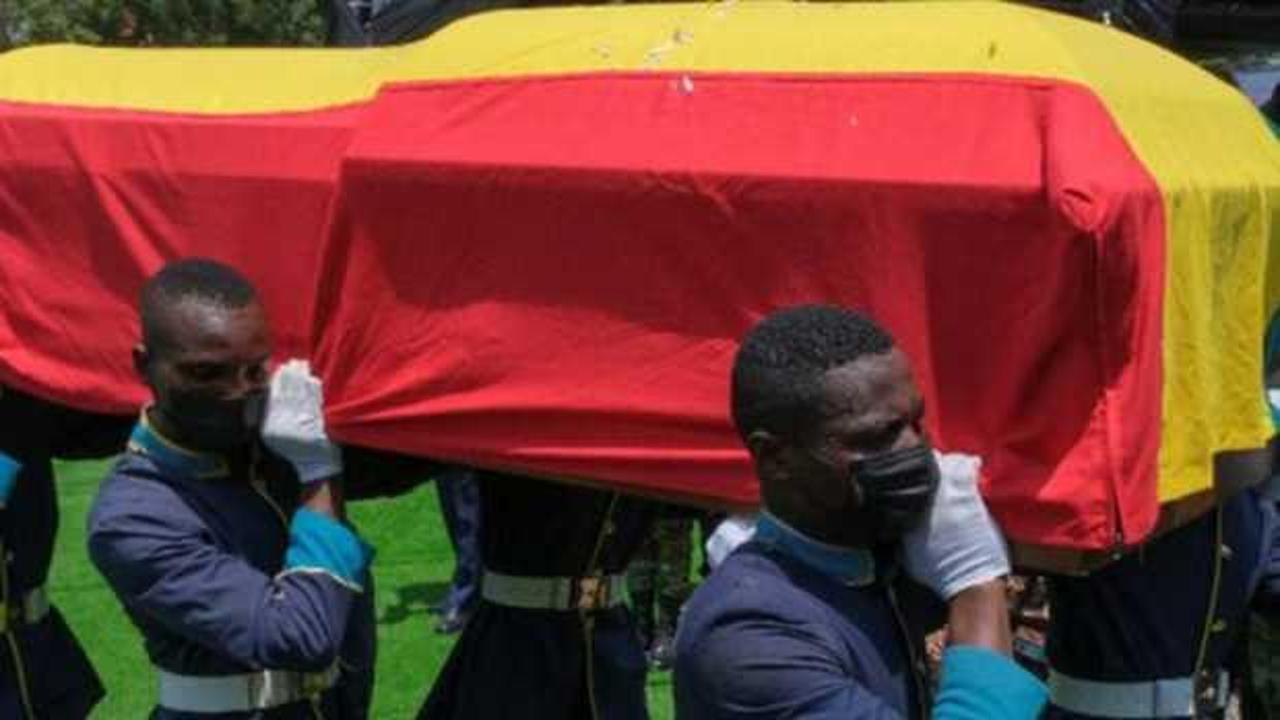 Atsu i&ccedil;in 1 ay sonra &uuml;lkesinde cenaze t&ouml;reni yapıldı