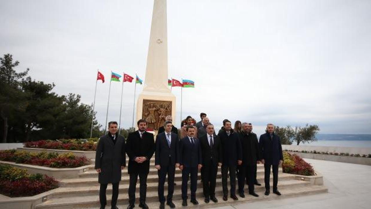 &Ccedil;anakkale Savaşları'nda şehit olan Azerbaycanlı askerler anısına yapılan anıt a&ccedil;ıldı