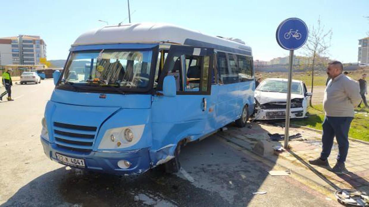 Edirne'de minibüsle otomobil çarpıştı: Biri ağır 5 yaralı