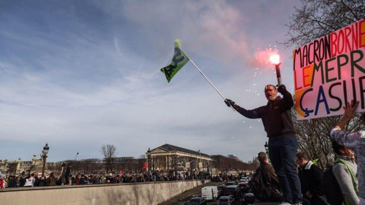 Fransa karıştı: Emeklilik reformu protestolarında 310 gözaltı