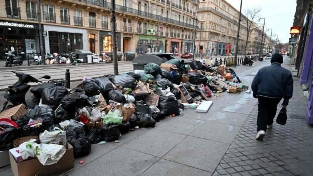 Fransa'da sokaklar &ccedil;&ouml;pl&uuml;ğe d&ouml;nd&uuml; bakan isyan etti