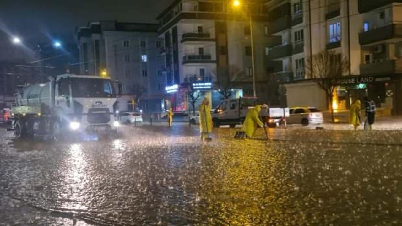 Gaziantep'e bir yılda yağan yağışın dörtte biri dün gece yağdı!