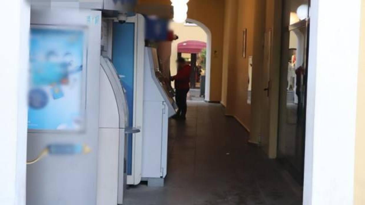 Para &ccedil;ekmek i&ccedil;in gittiği ATM'de 4 bin 500 TL'sini unuttu