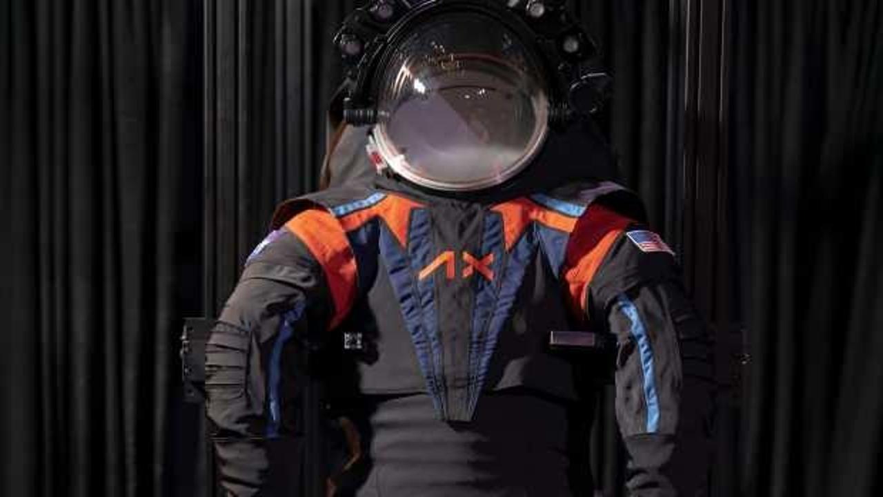 Astronotlar bu giysilerle Ay'da yürüyecek! NASA yeni uzay giysilerini tanıttı