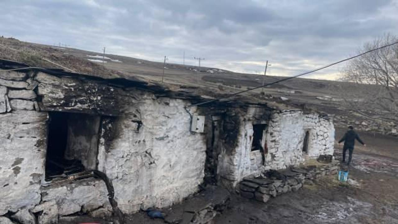 Ardahan'da feci yangın: 5 büyükbaş hayvan telef oldu!