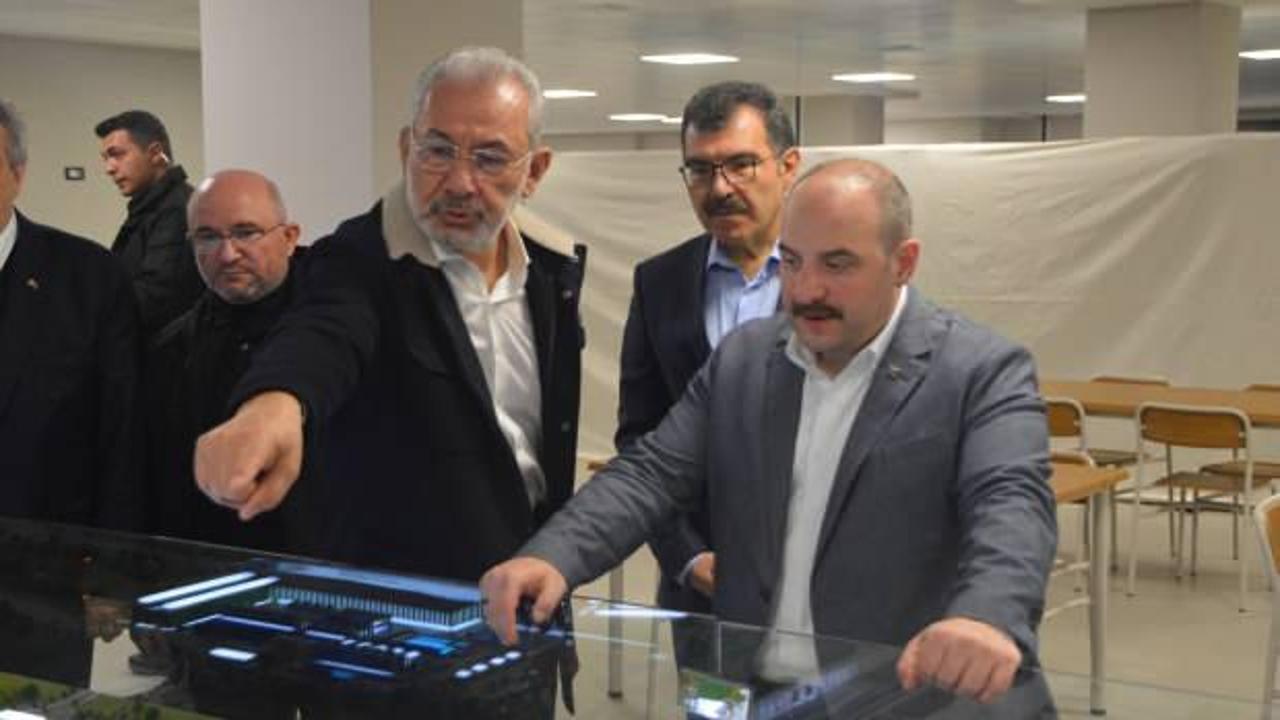 Bakan Varank İskenderun'da iş&ccedil;ilerle sahur yaptı