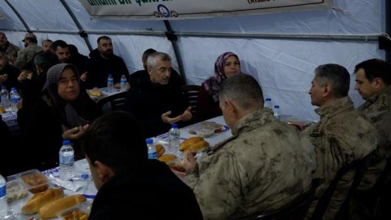 Başkan Tahmazoğlu Adıyamanlı depremzedelerle iftar a&ccedil;tı